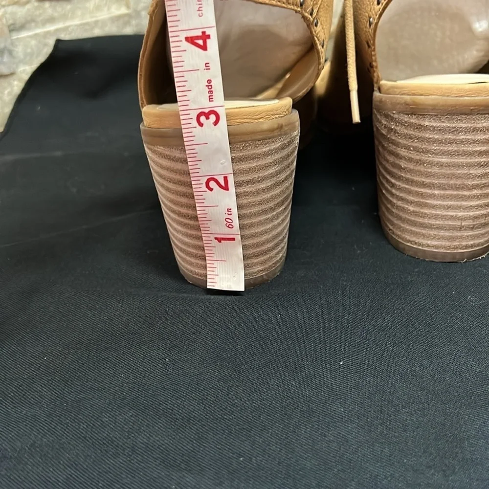 Jessica Simpson leather wedge tie  sandals size 8.5 EUC